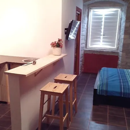 Madirazza Apartman *